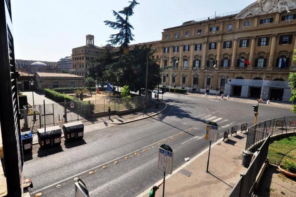 Flatinrome Termini 2 Grande appartamento luminoso in centro Roma Exterior foto